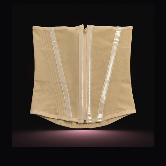 Faja NUDE ILLUSION de Baddie Glam PR vista de frente, corset de cintura en látex color crema con cierre frontal de zipper